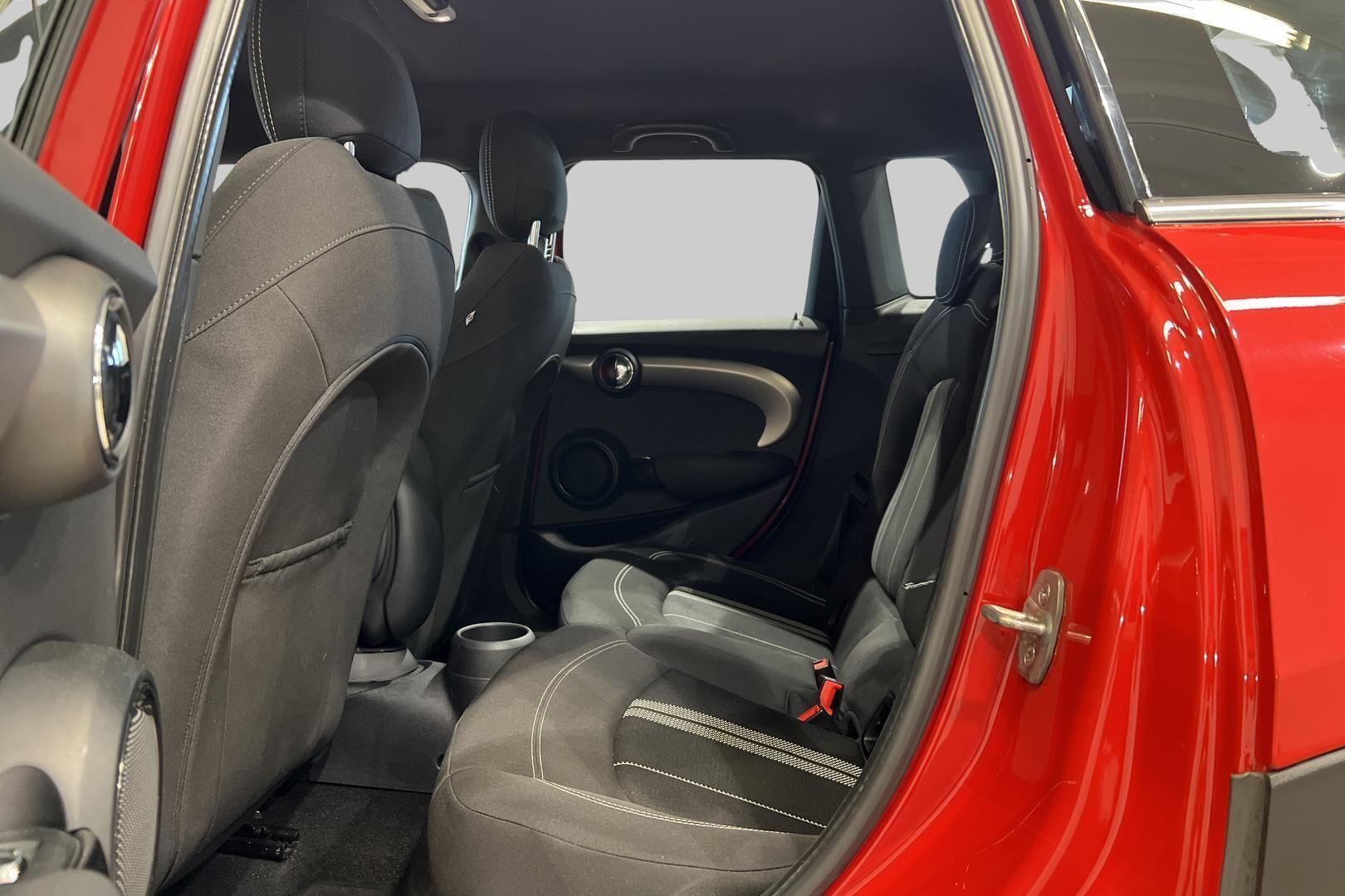 MINI Hatchback iso kuva 6