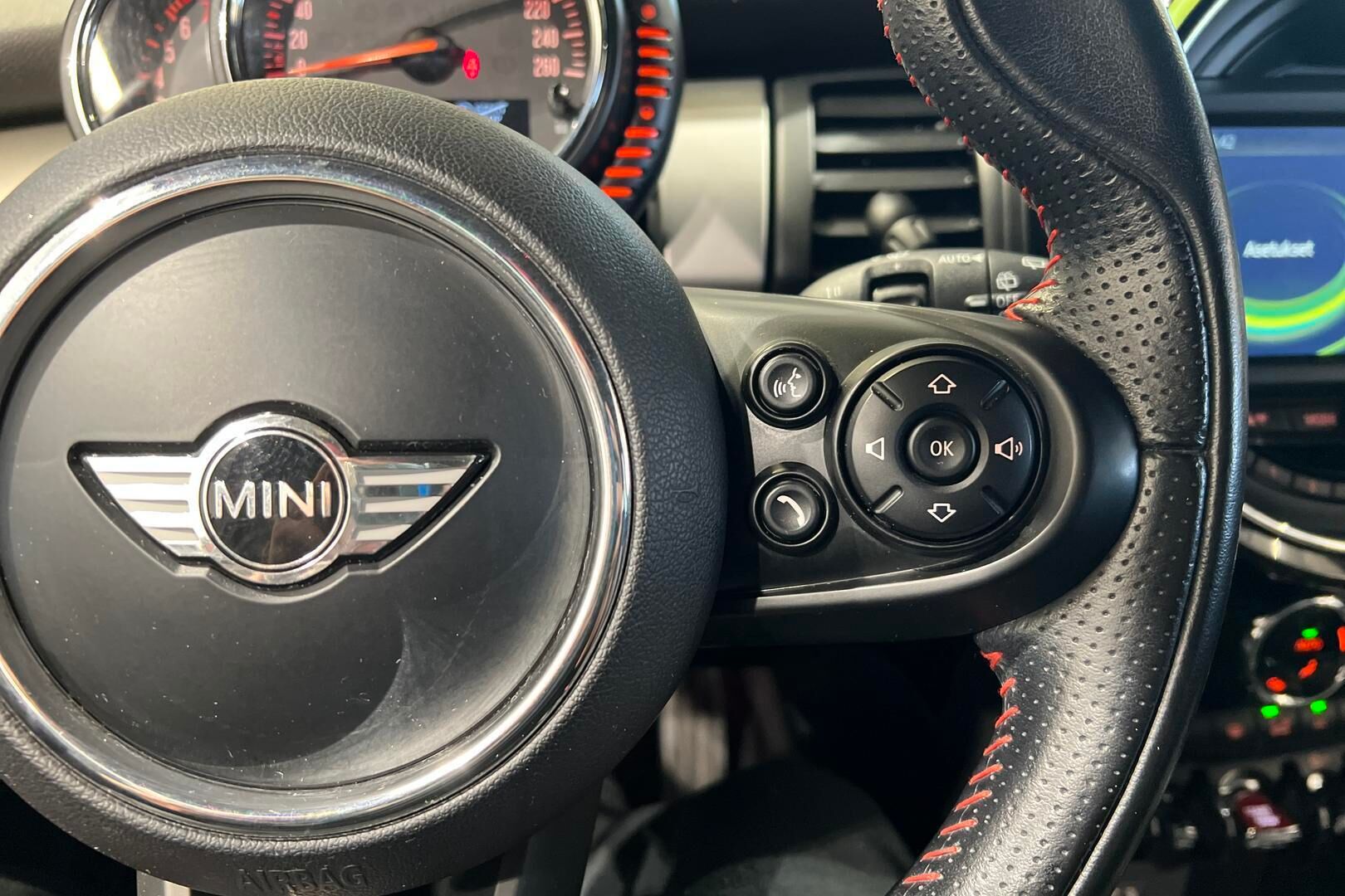MINI Hatchback iso kuva 29