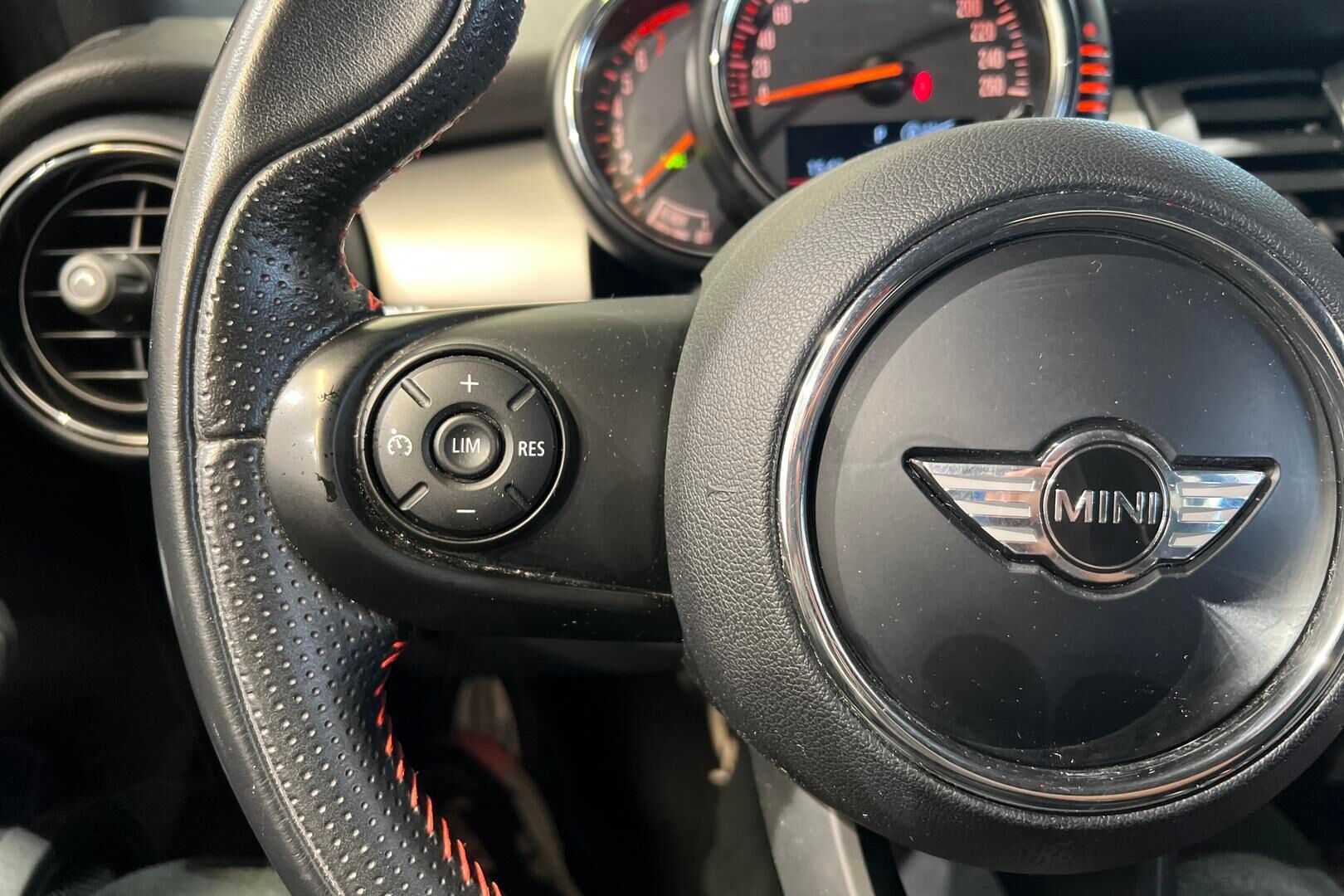 MINI Hatchback iso kuva 15