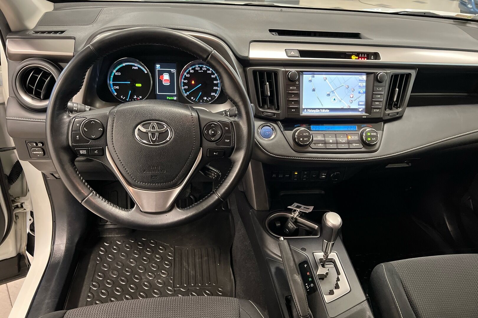 Toyota RAV4 iso kuva 17