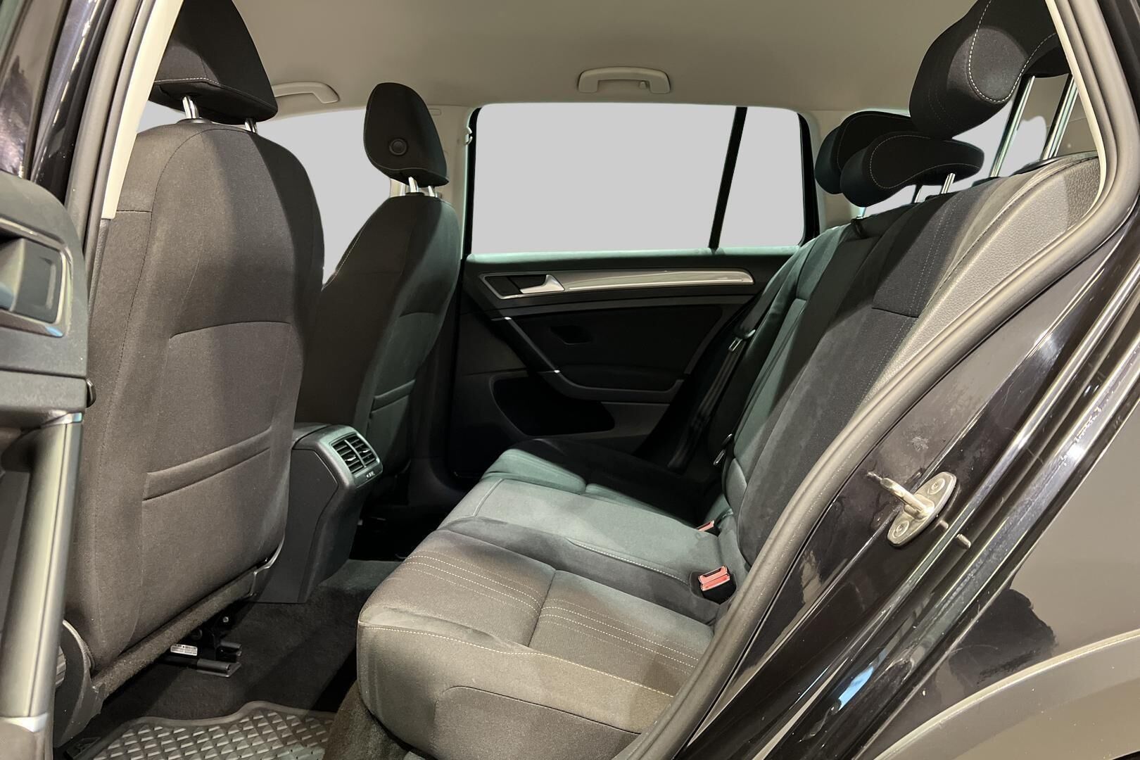 Volkswagen Golf iso kuva 7