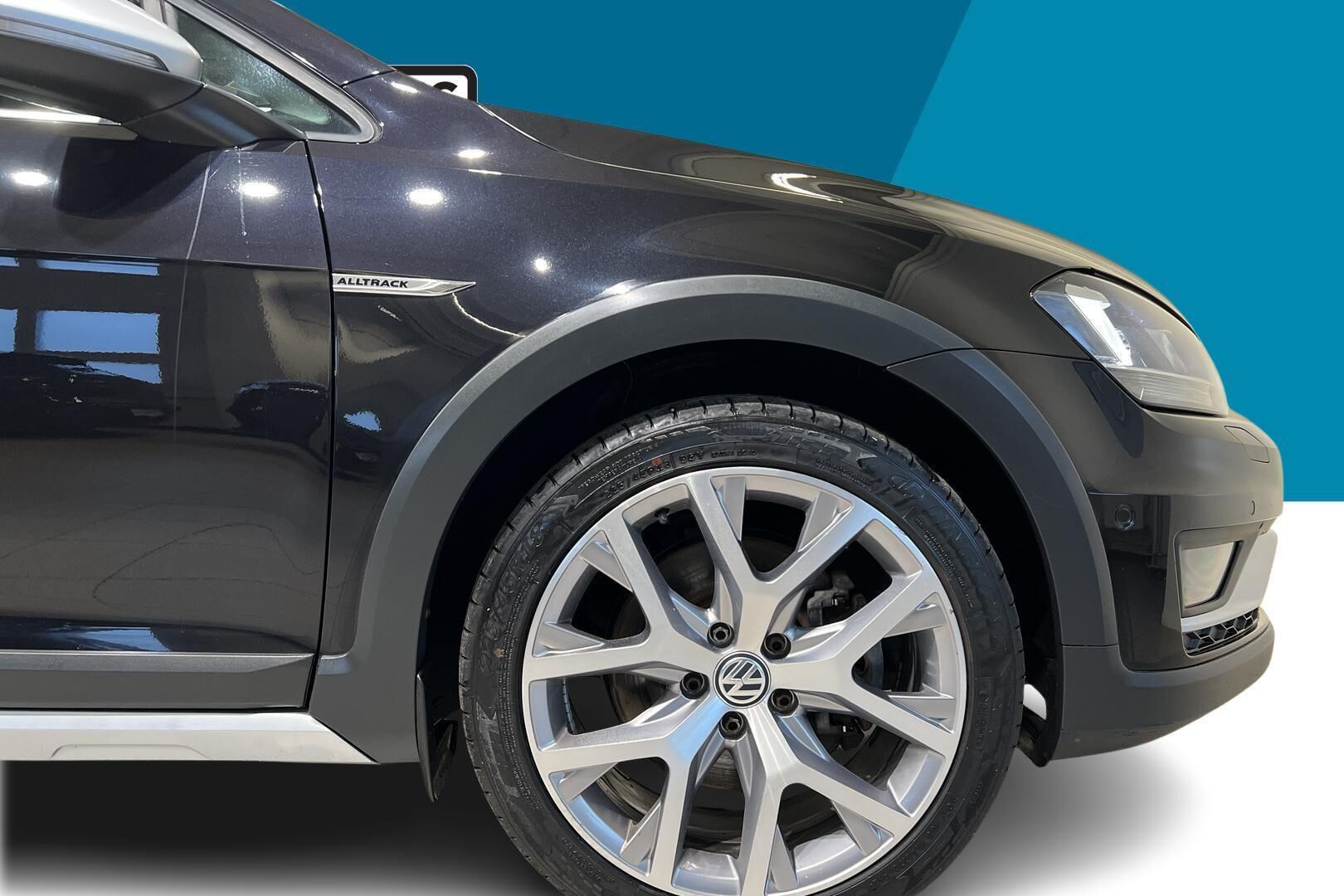 Volkswagen Golf iso kuva 9