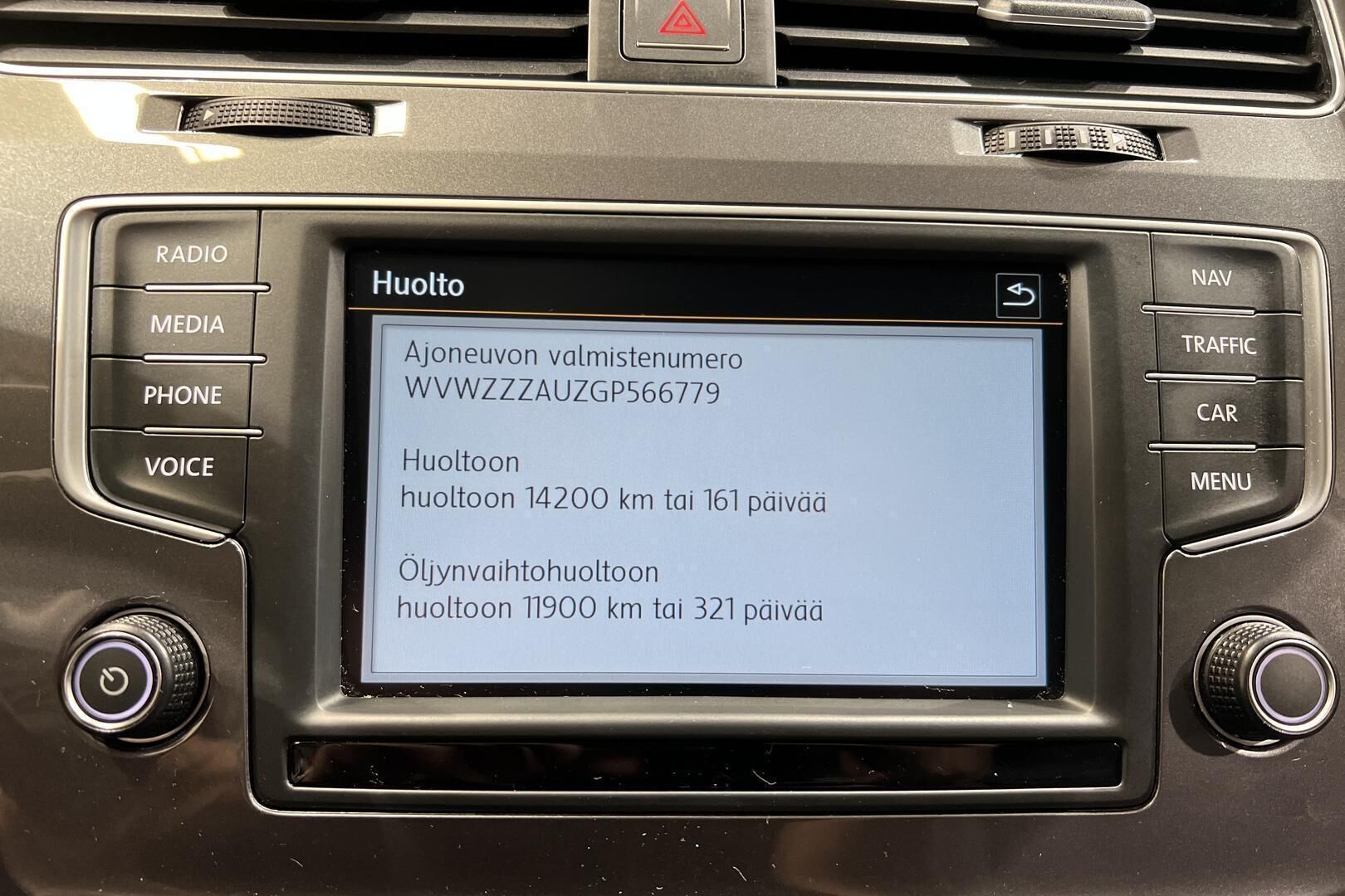 Volkswagen Golf iso kuva 13