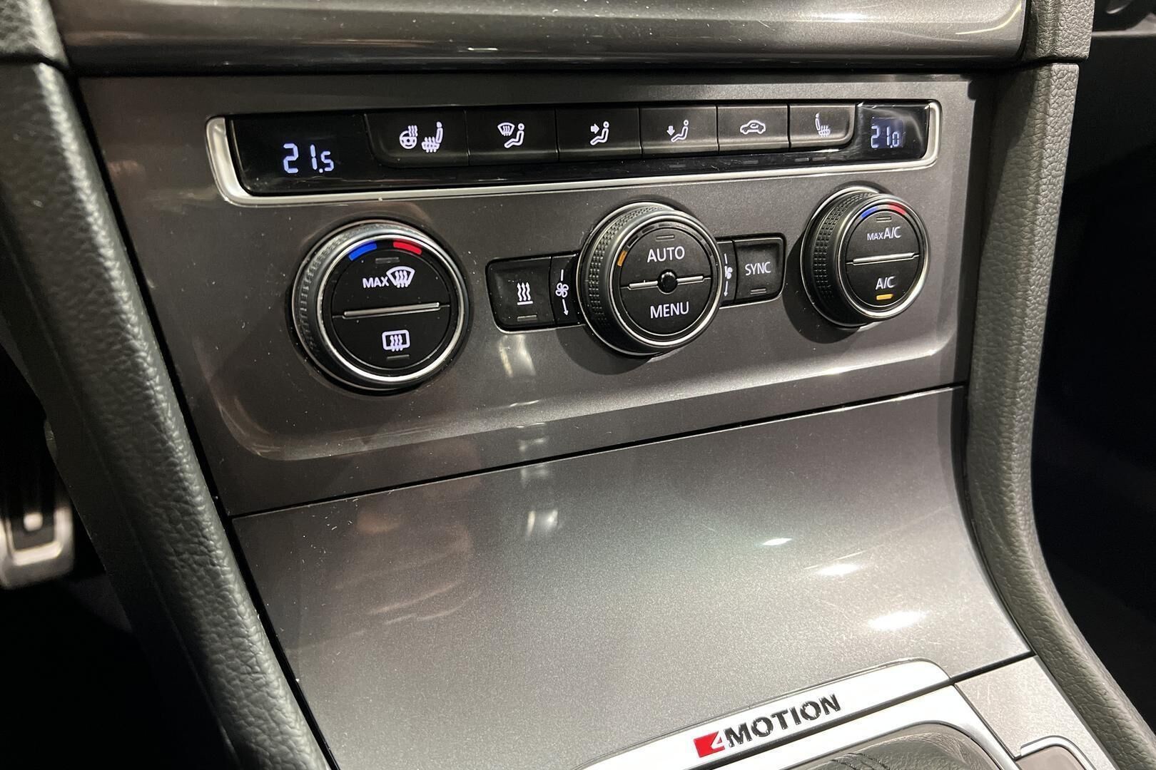 Volkswagen Golf iso kuva 27