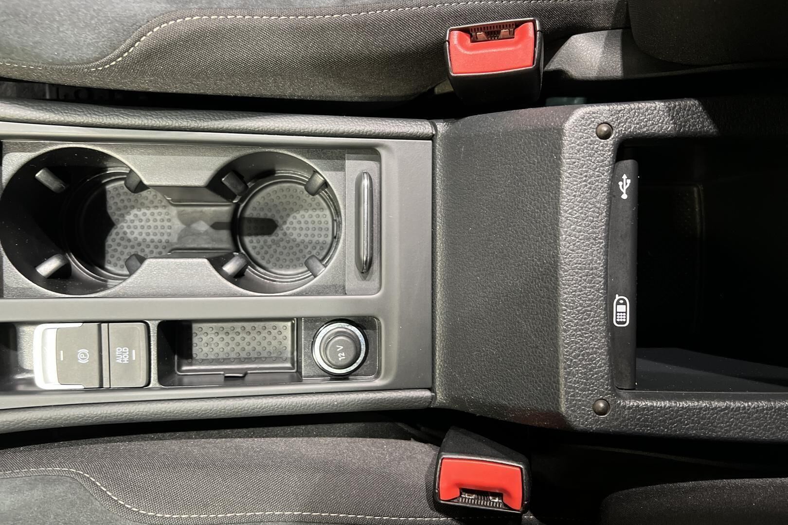 Volkswagen Golf iso kuva 15