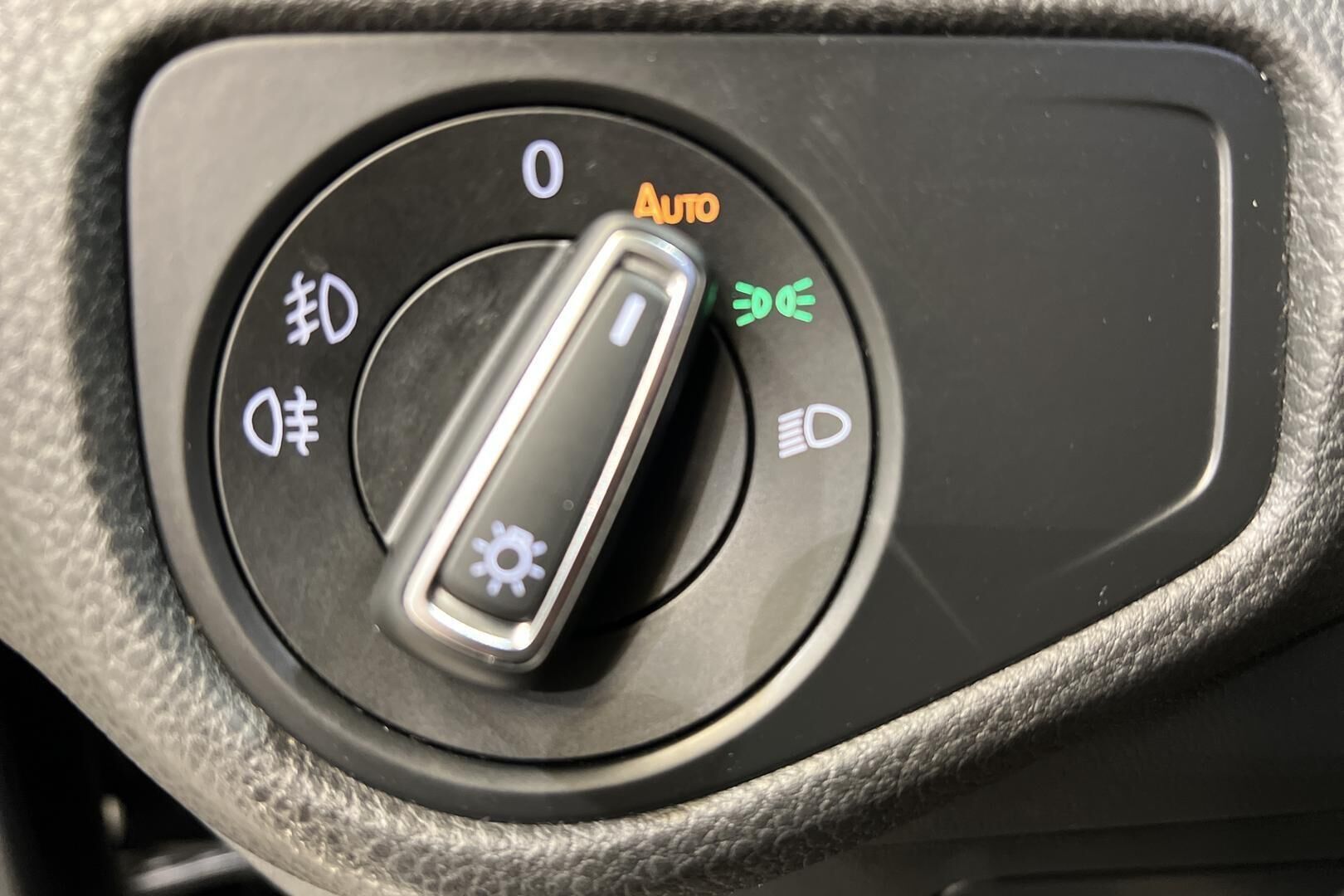 Volkswagen Golf iso kuva 28