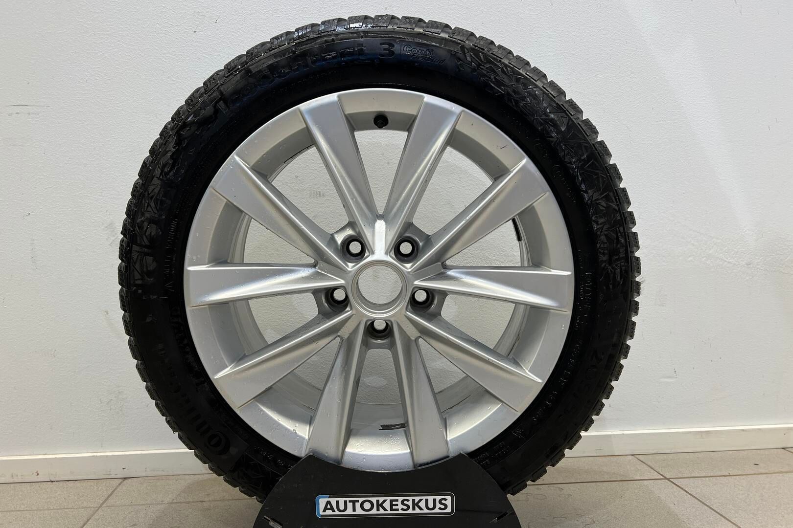 Volkswagen Golf iso kuva 21