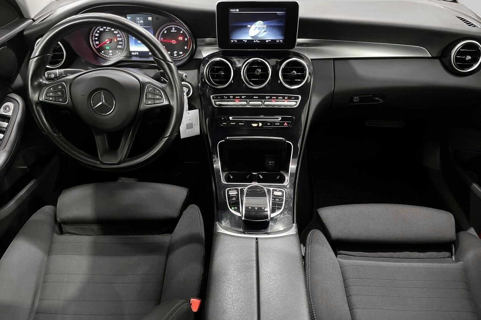 Mercedes-Benz C iso kuva 11