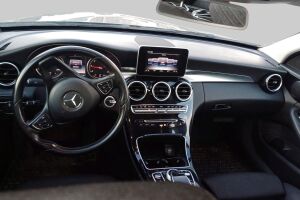 Mercedes-Benz C esikatselu 2