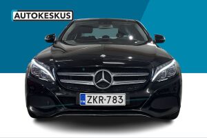 Mercedes-Benz C esikatselu 2