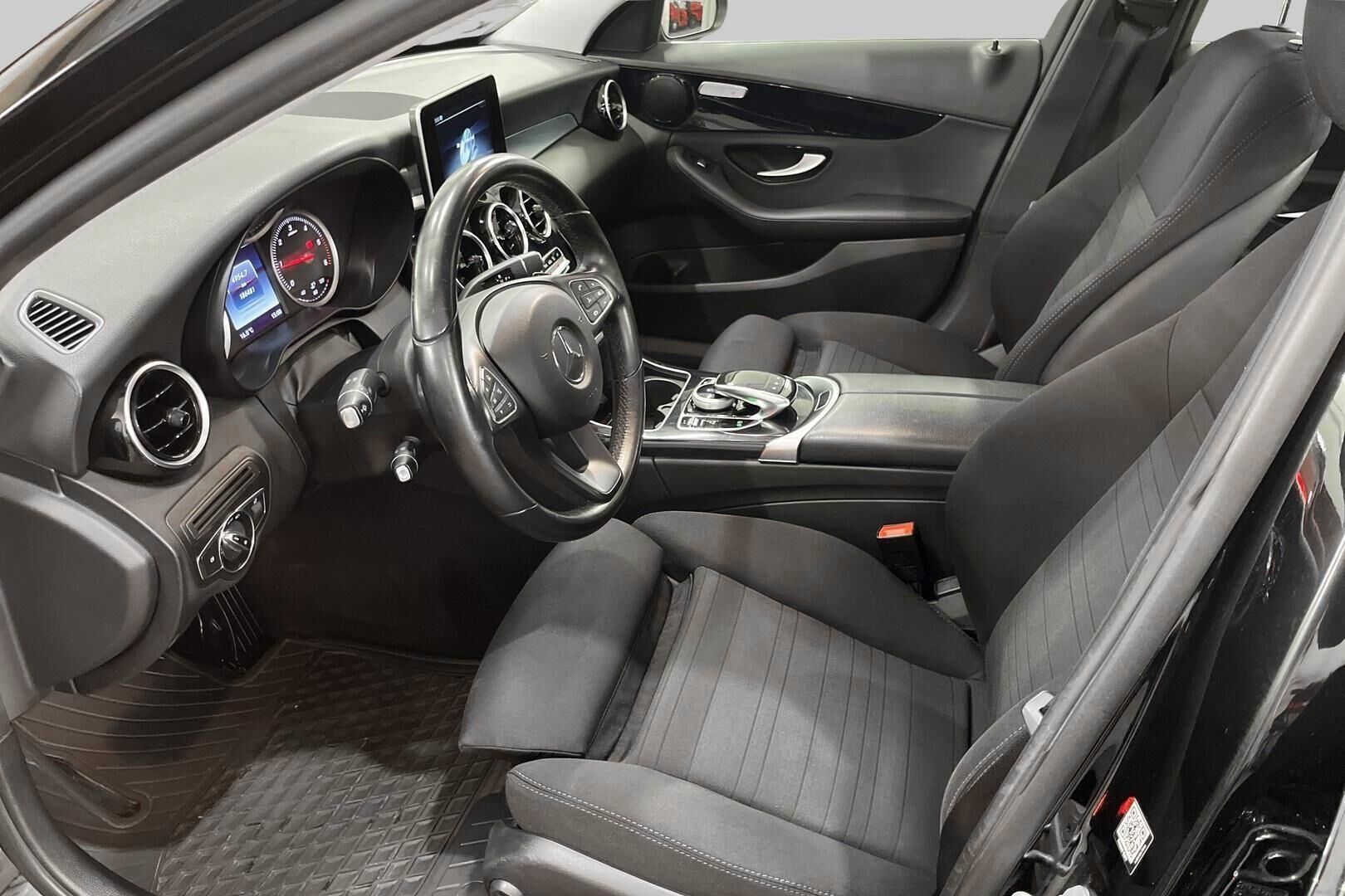 Mercedes-Benz C iso kuva 9