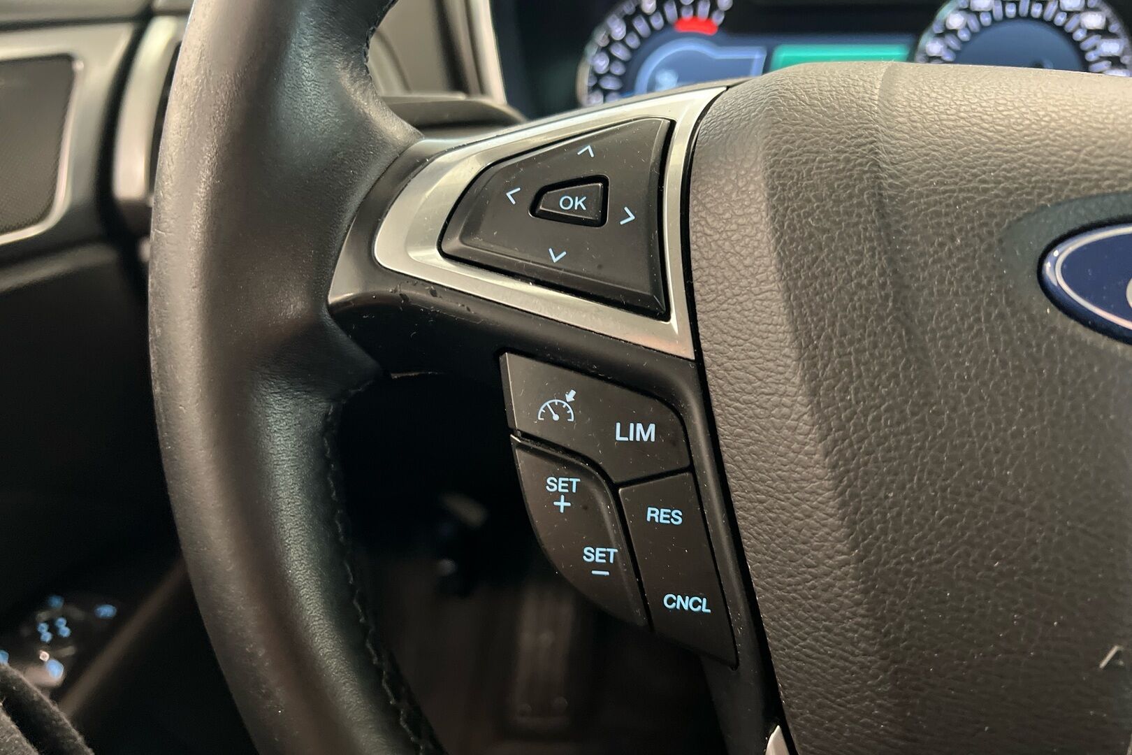 Ford Mondeo iso kuva 19