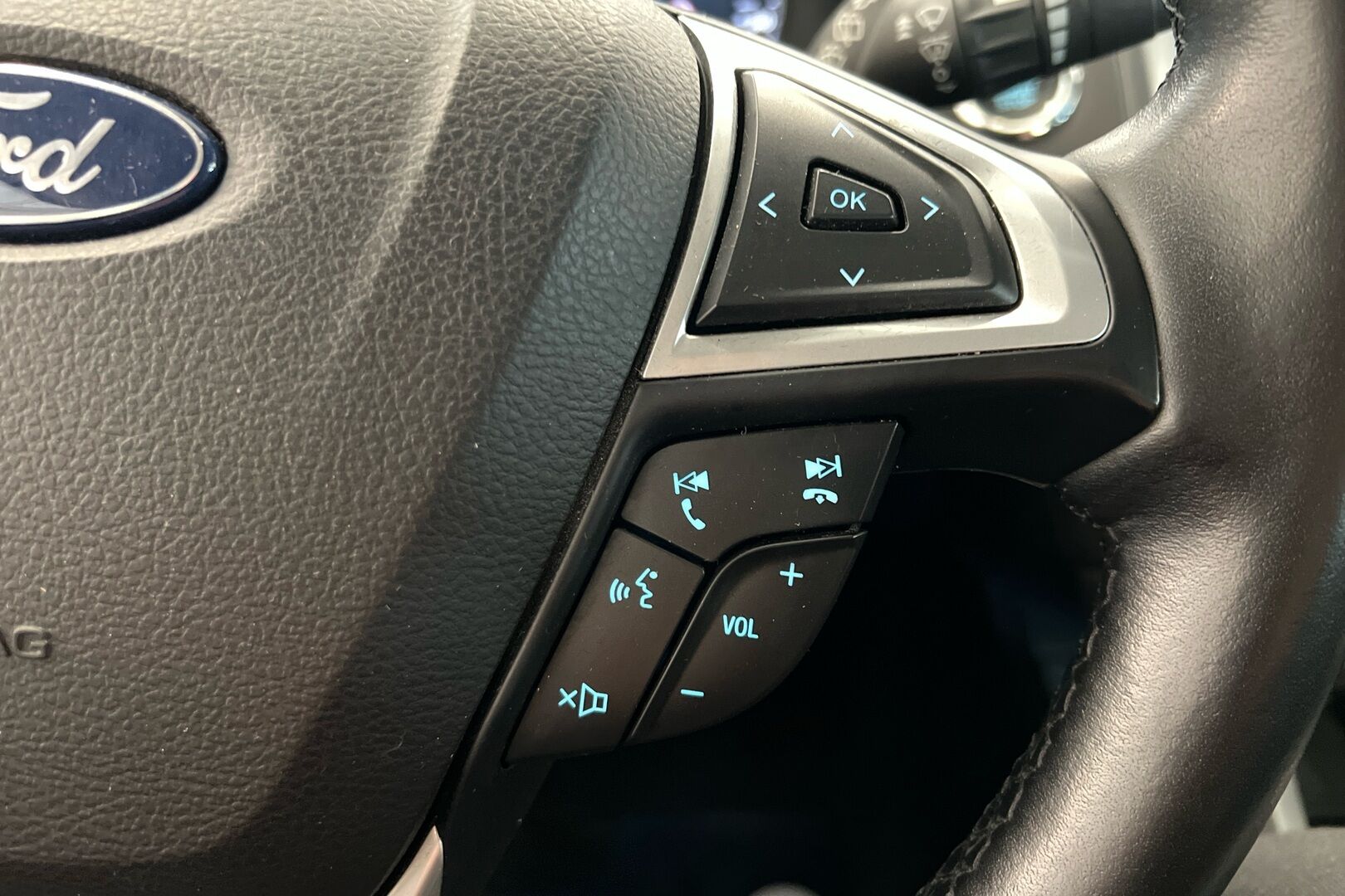 Ford Mondeo iso kuva 13