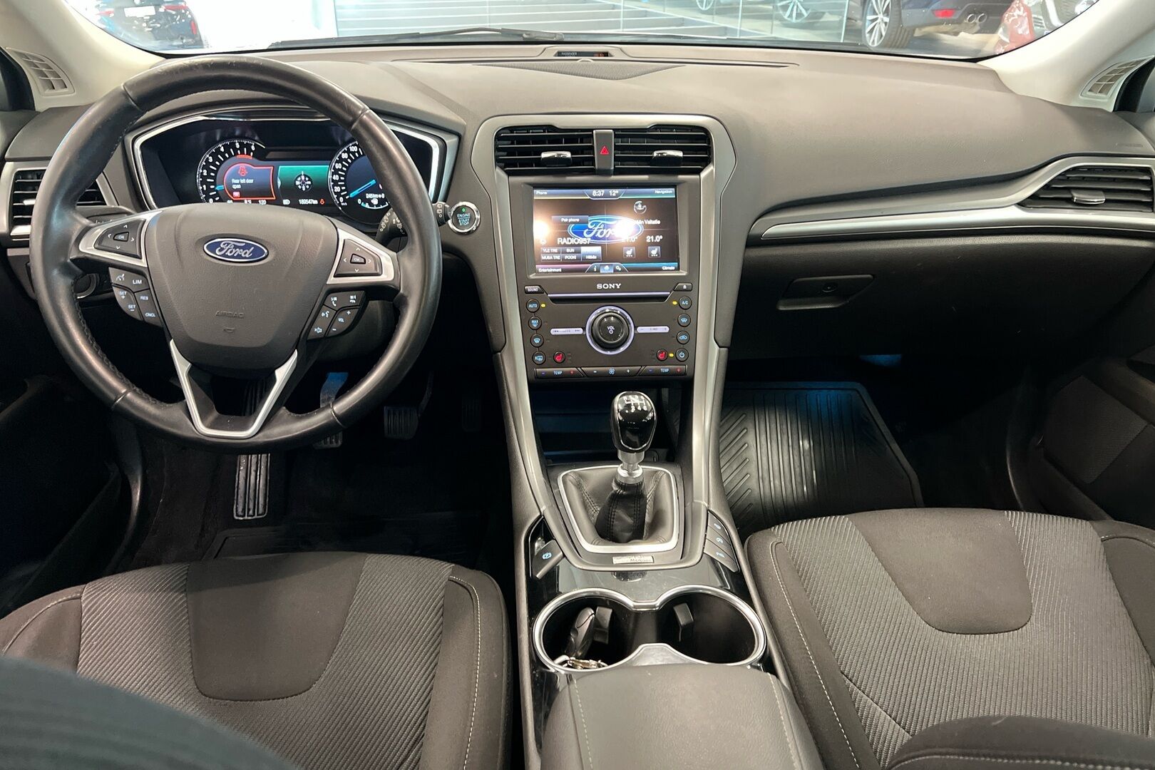 Ford Mondeo iso kuva 15