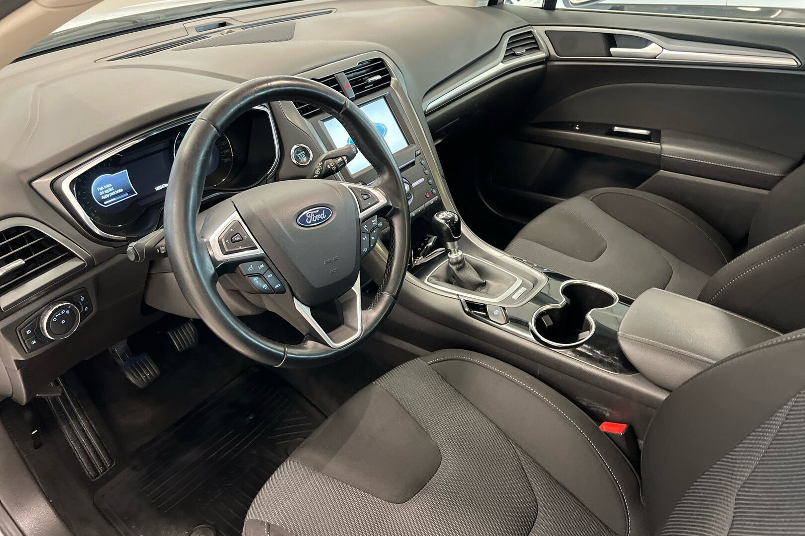 Ford Mondeo iso kuva 6