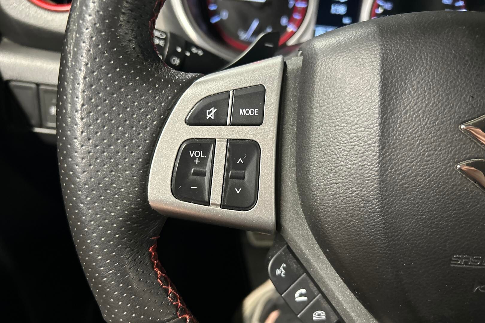 Suzuki Vitara iso kuva 24