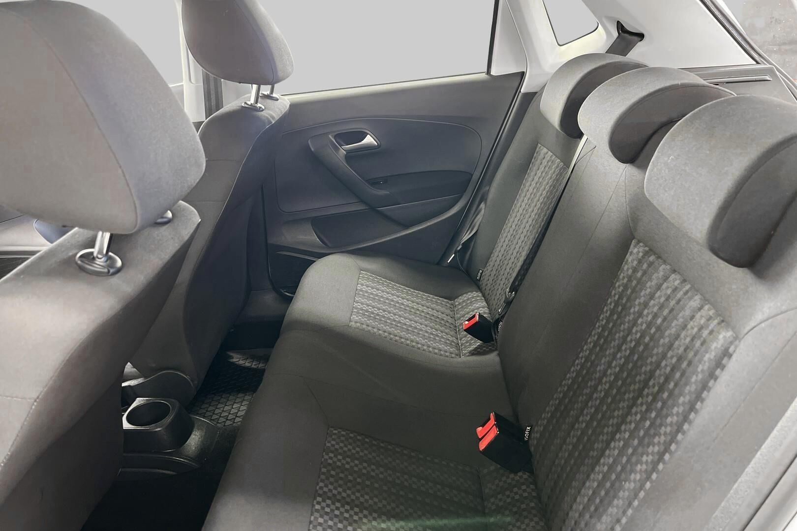 Volkswagen Polo iso kuva 9