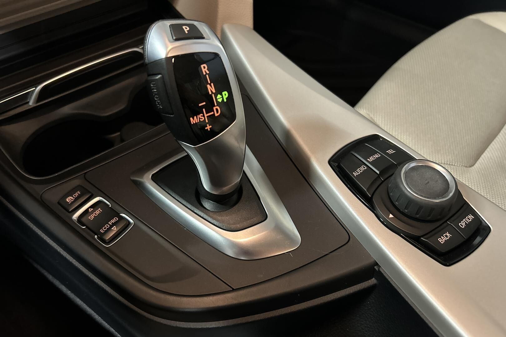 BMW 3-sarja iso kuva 26