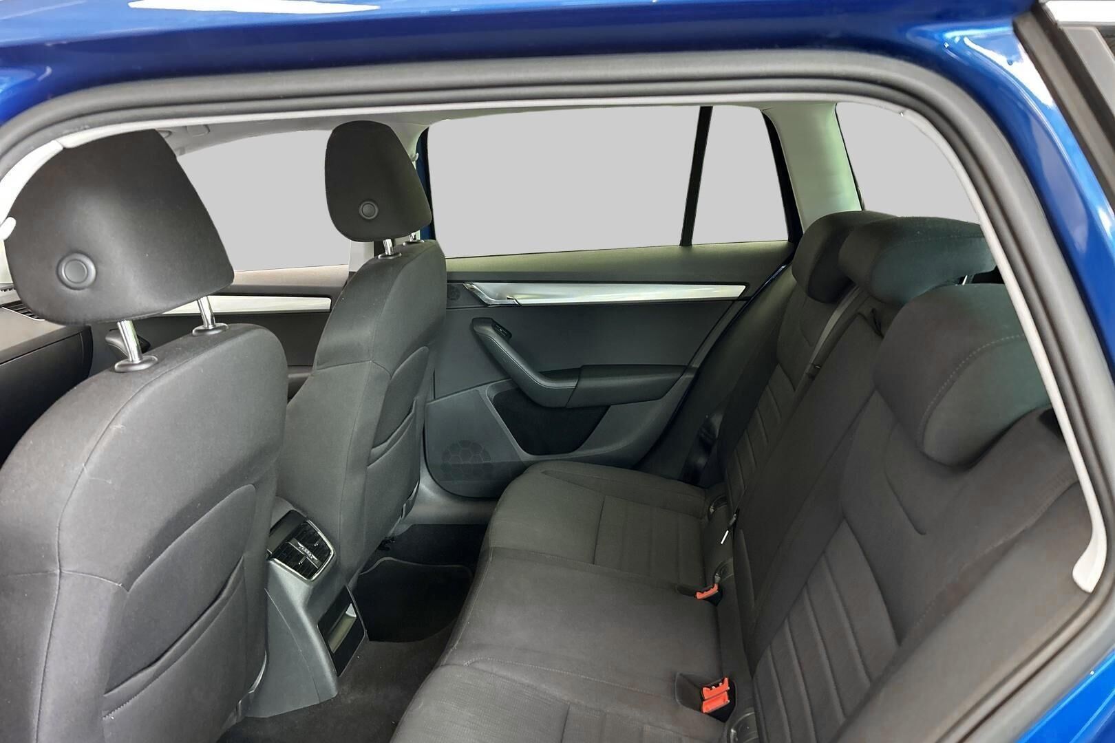 Skoda Octavia iso kuva 10