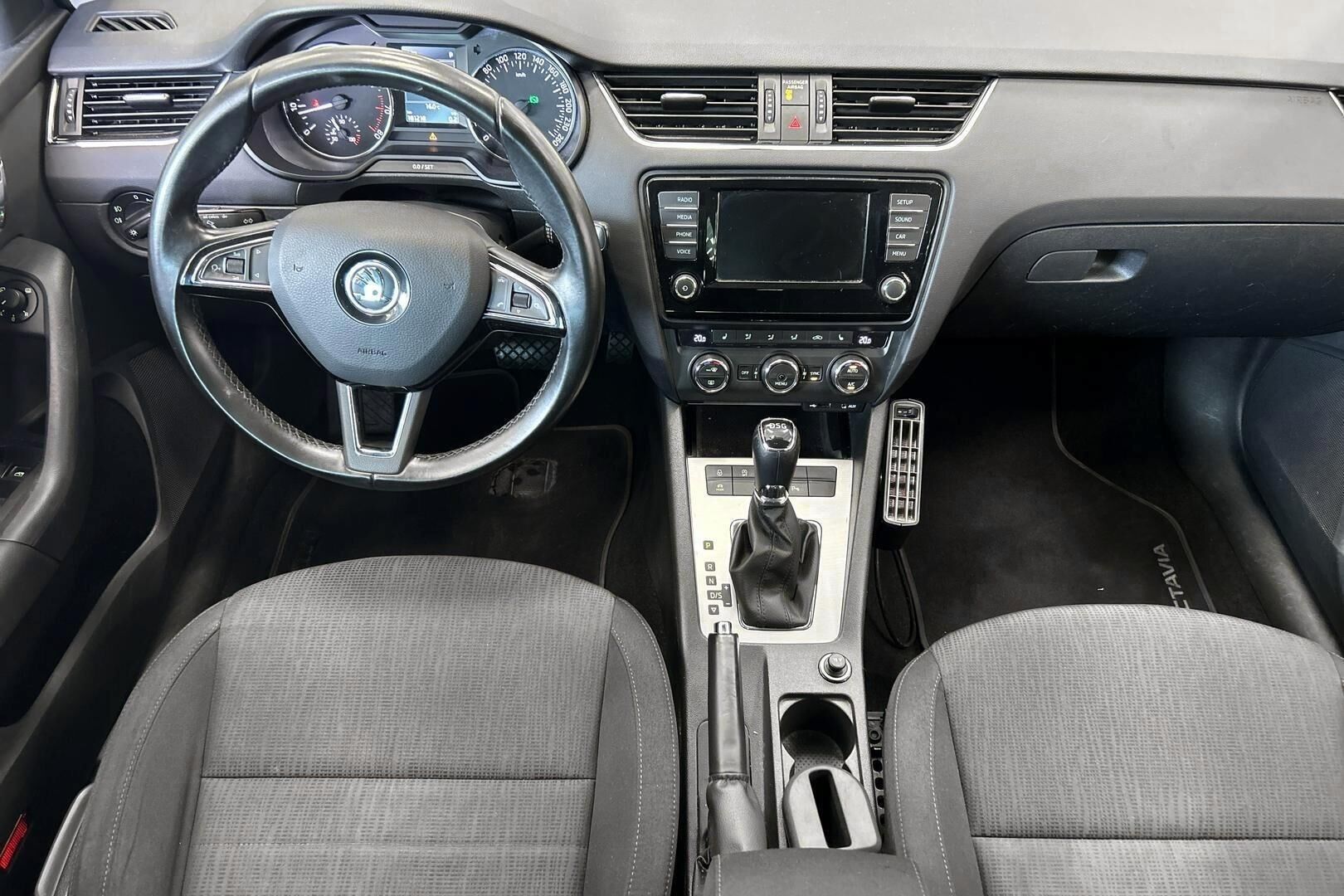 Skoda Octavia iso kuva 11