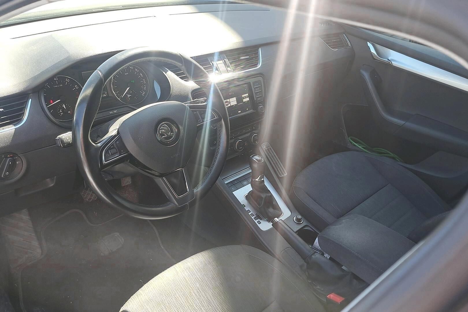 Skoda Octavia iso kuva 2