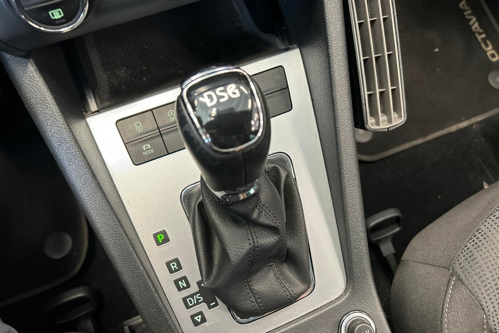 Skoda Octavia iso kuva 20