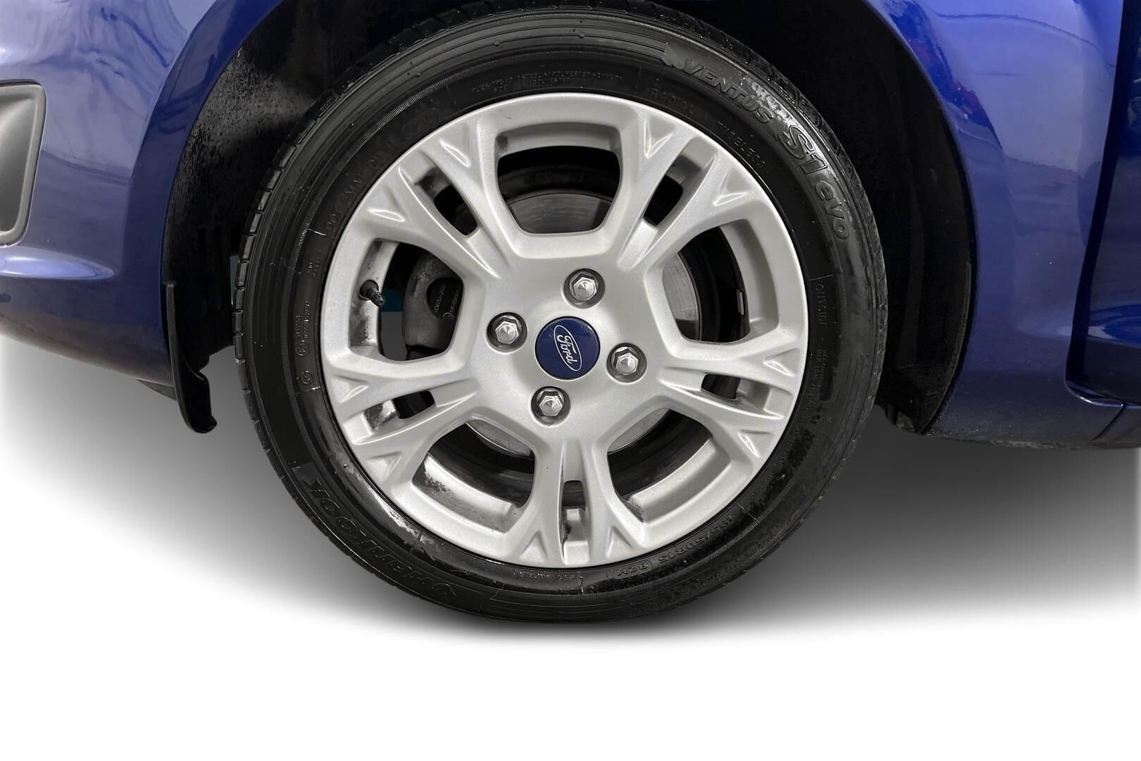 Ford Fiesta iso kuva 12