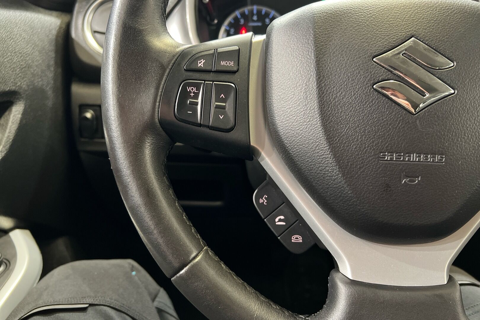 Suzuki Vitara iso kuva 16