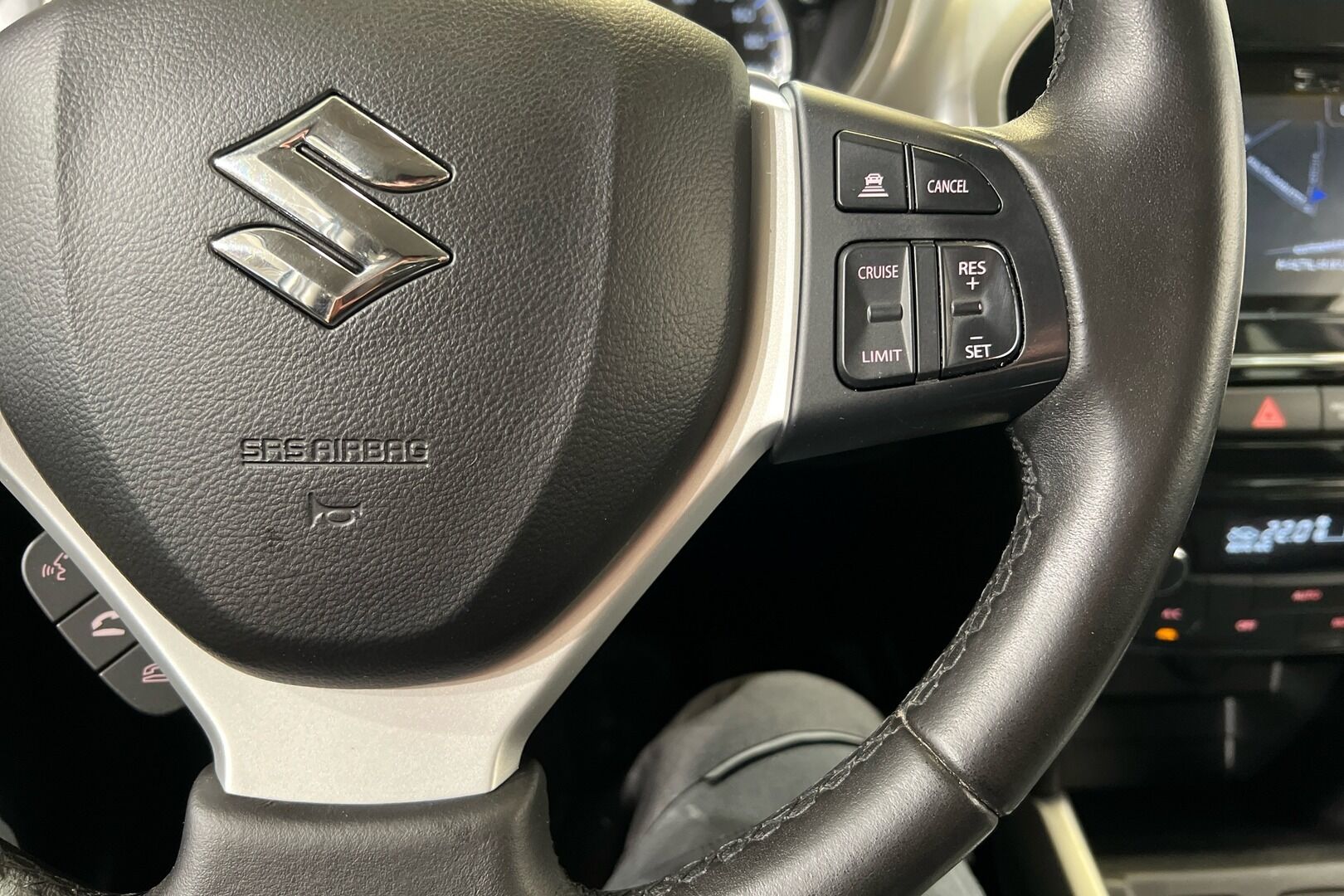 Suzuki Vitara iso kuva 17