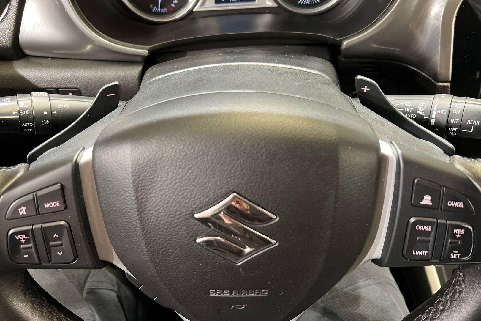 Suzuki Vitara iso kuva 22