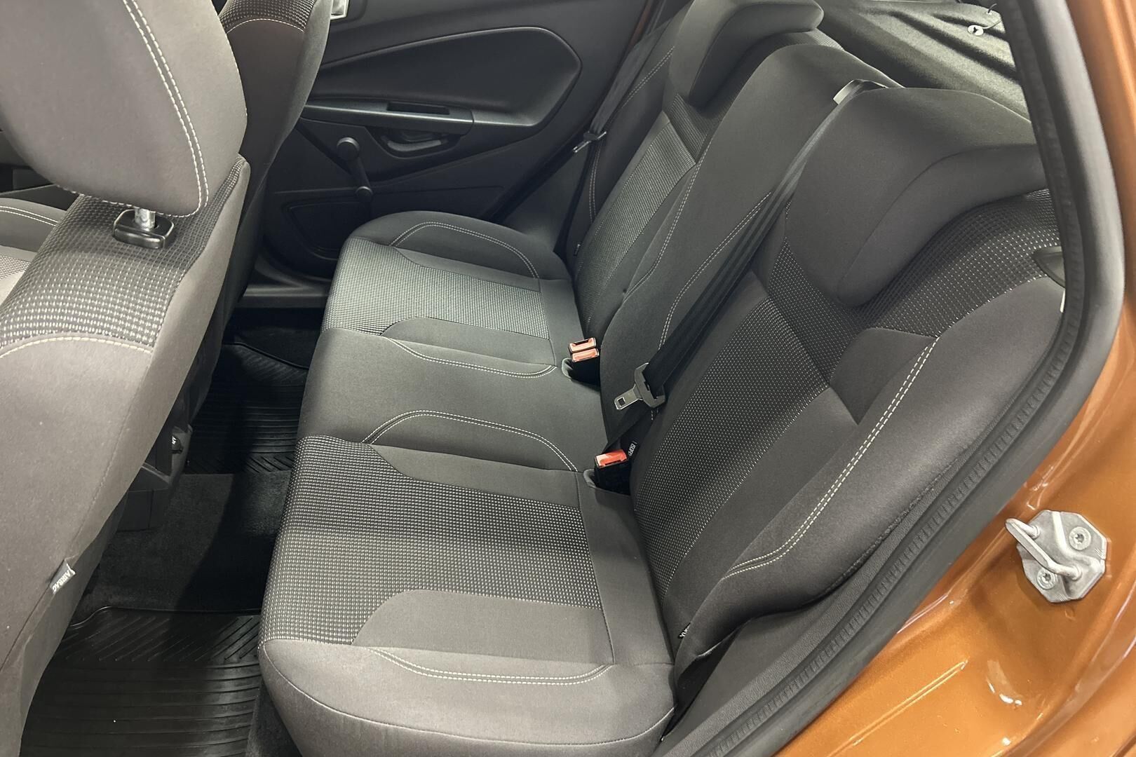 Ford Fiesta iso kuva 10