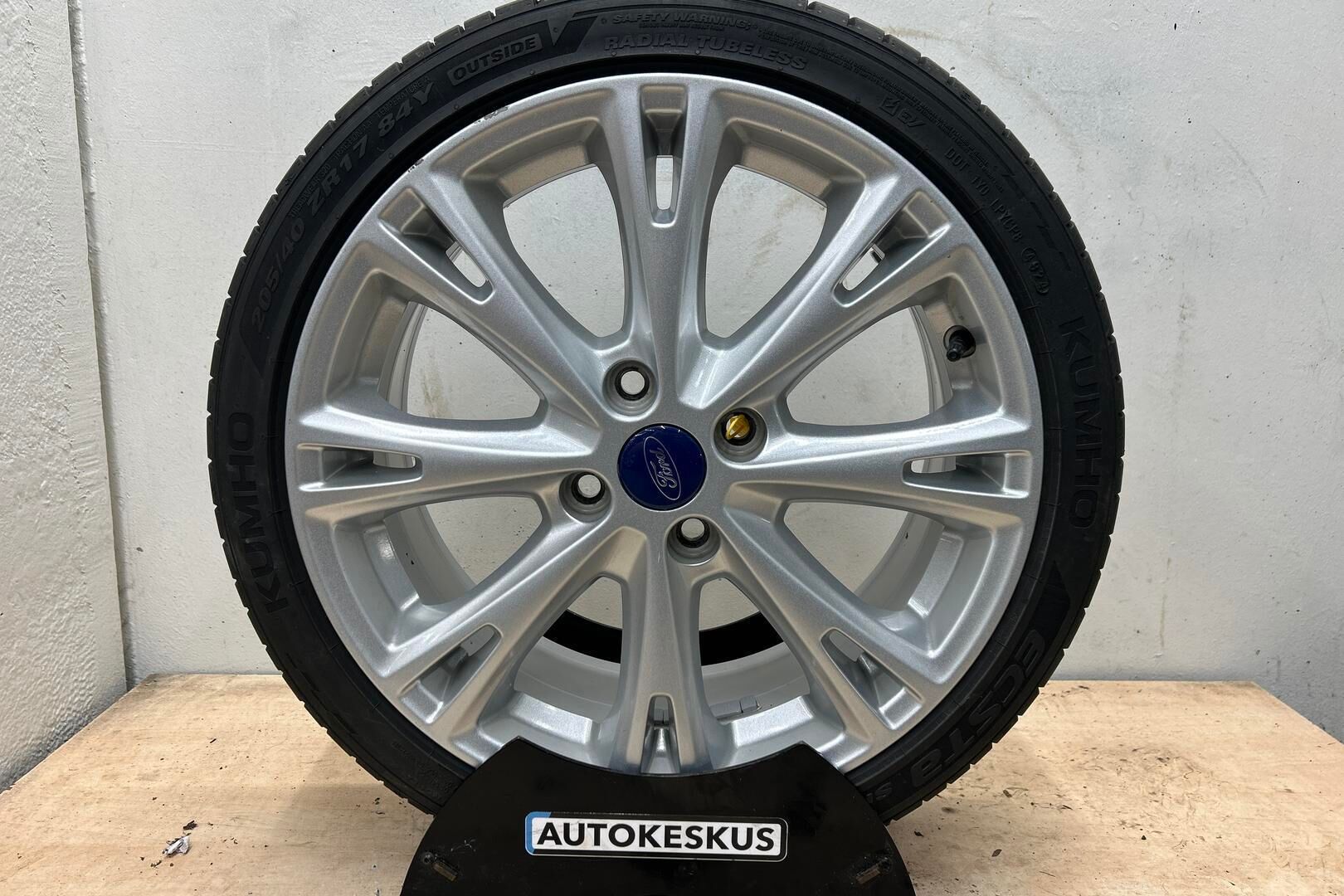 Ford Fiesta iso kuva 13