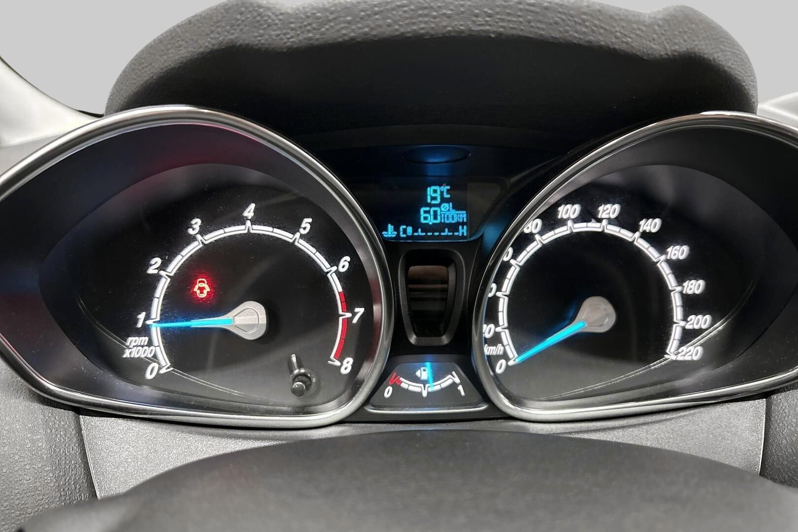 Ford Fiesta iso kuva 14