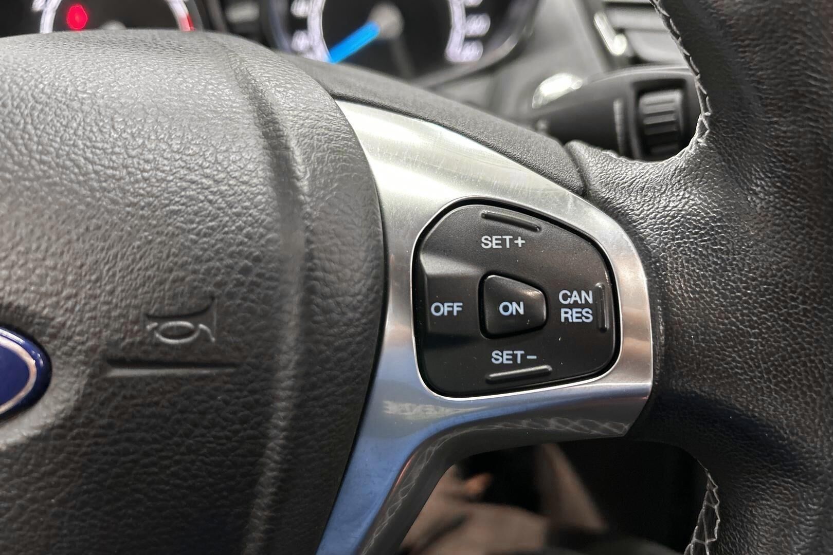 Ford Fiesta iso kuva 18