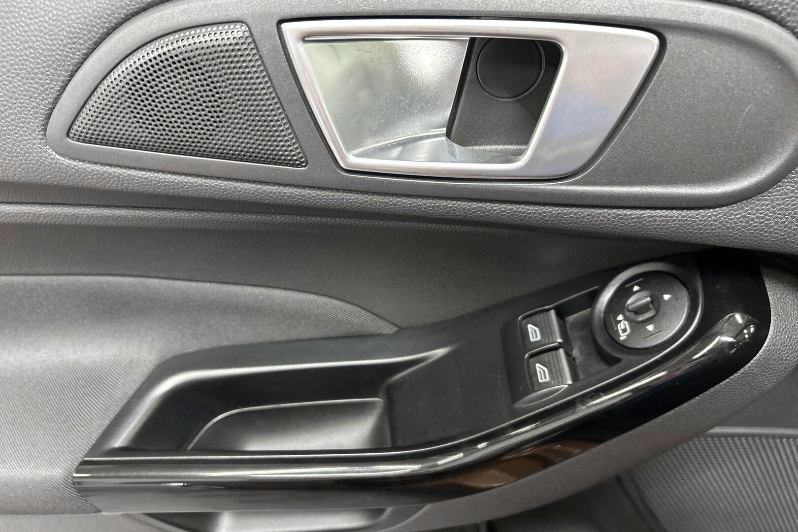 Ford Fiesta iso kuva 21