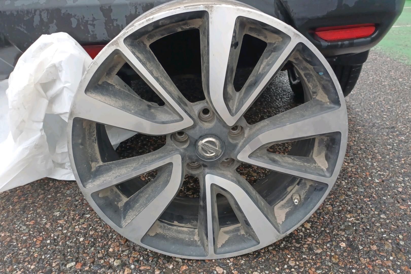 Nissan X-Trail iso kuva 5