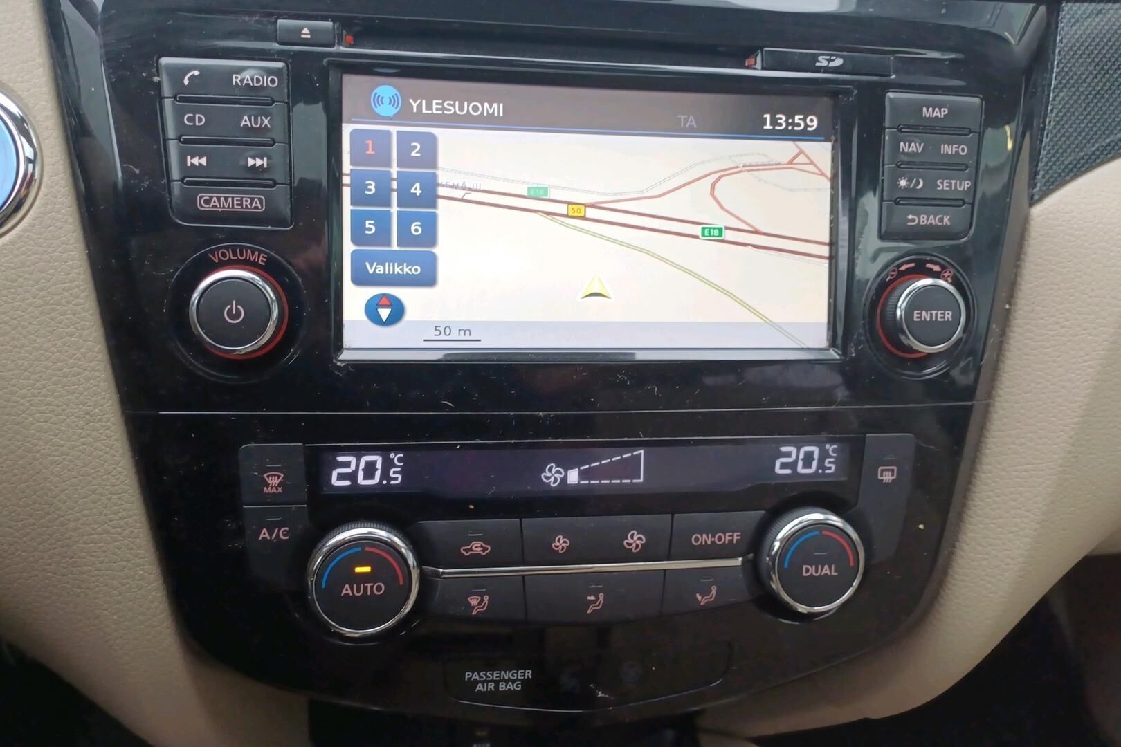 Nissan X-Trail iso kuva 8