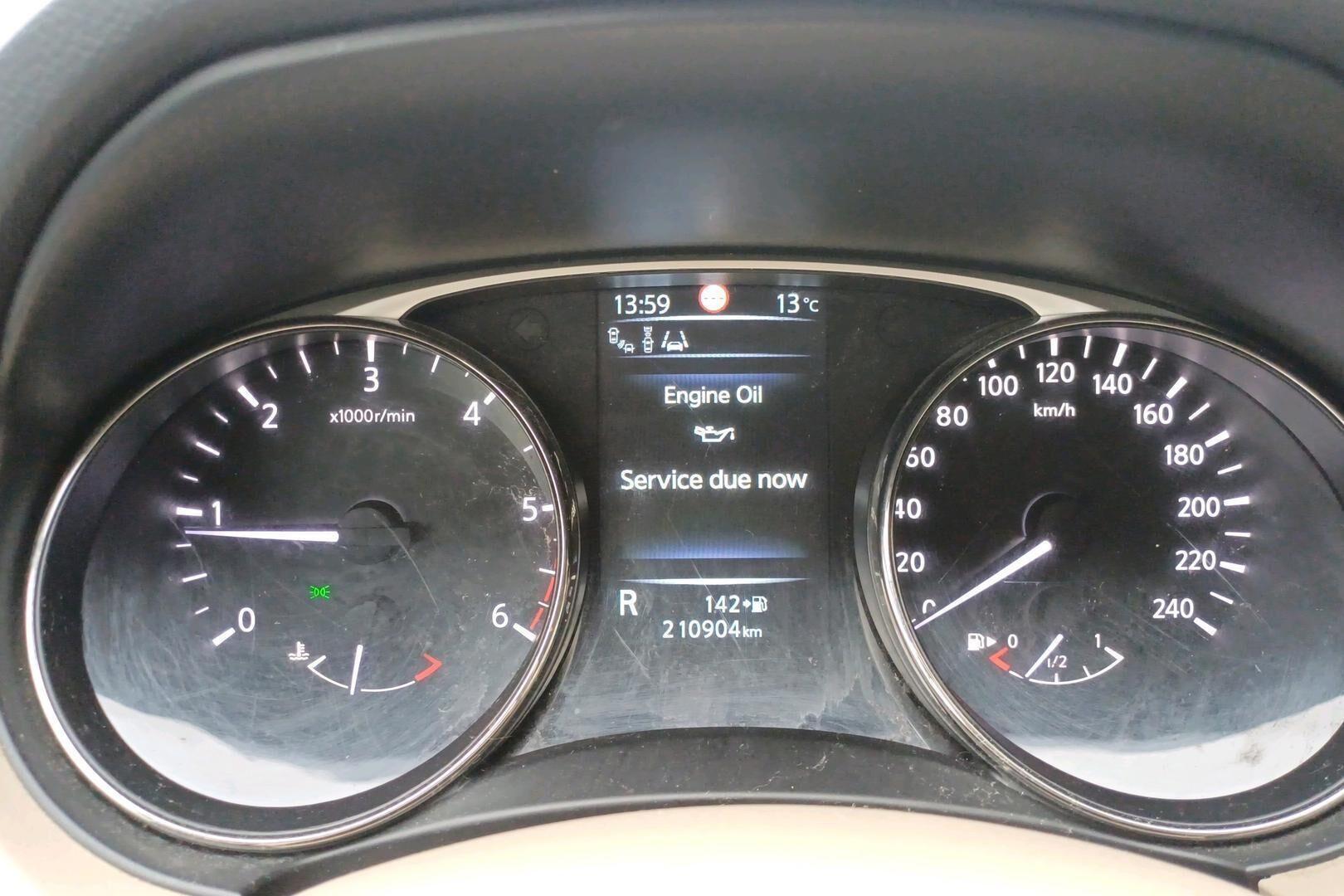 Nissan X-Trail iso kuva 31