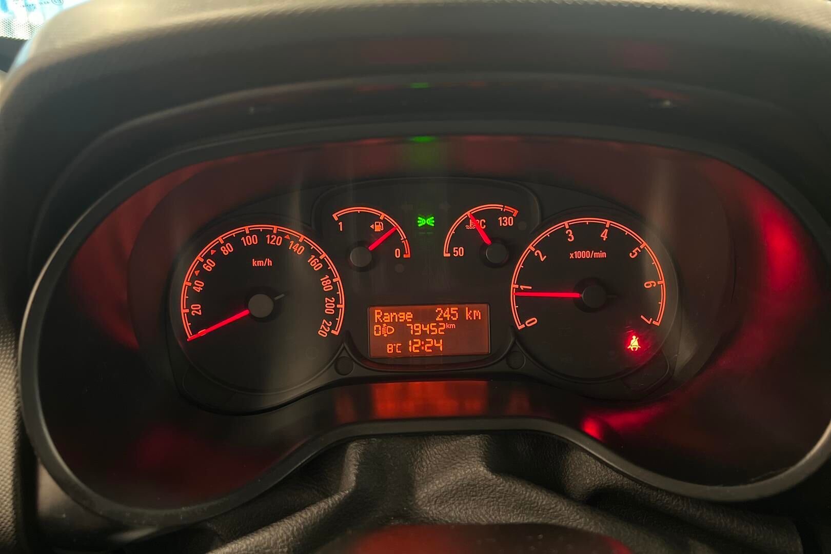 Opel Combo iso kuva 14