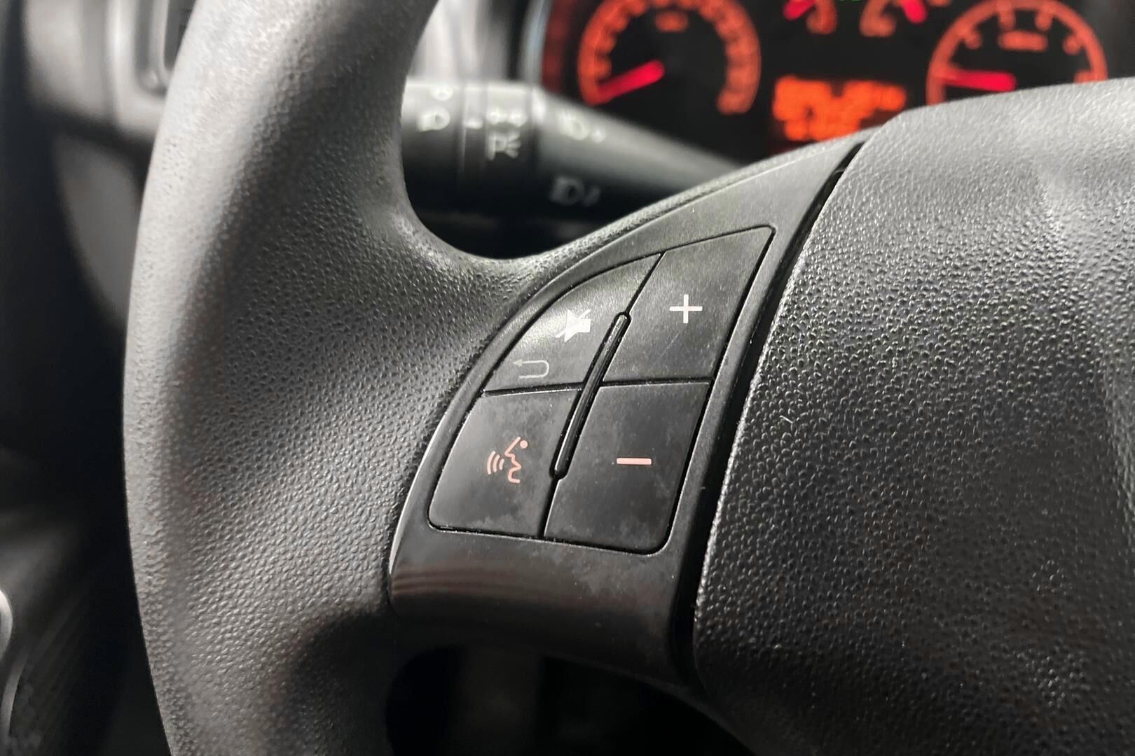 Opel Combo iso kuva 17