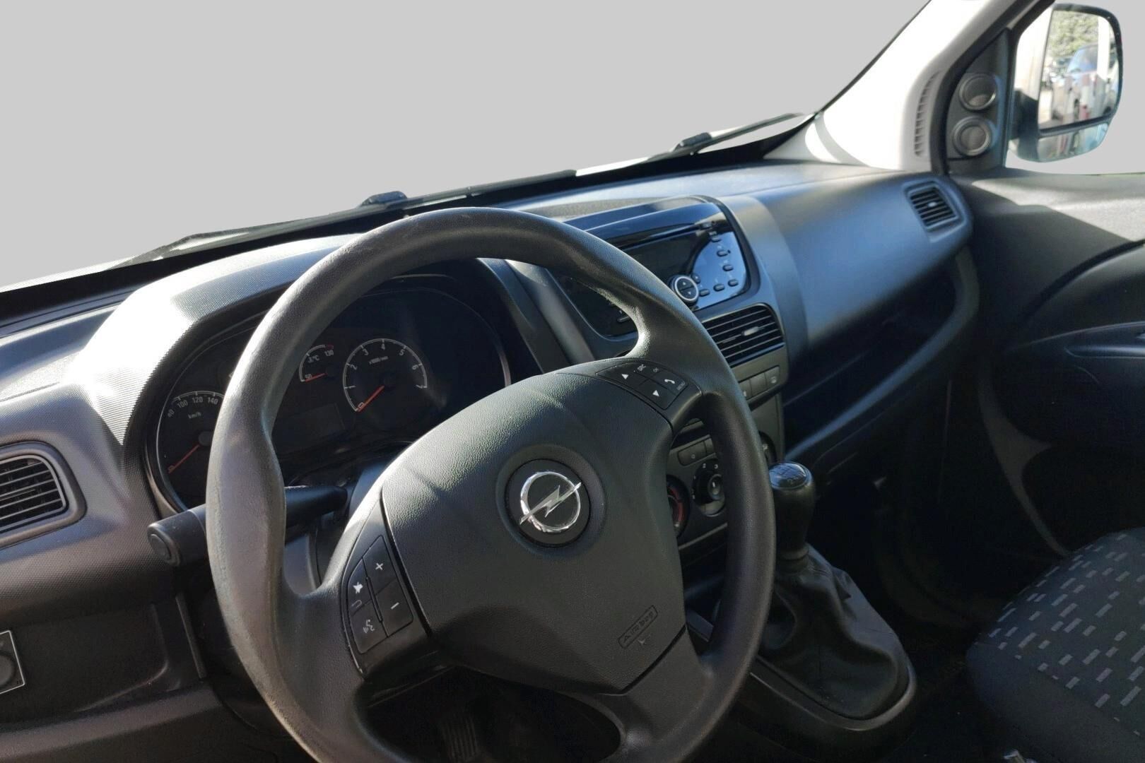 Opel Combo iso kuva 2