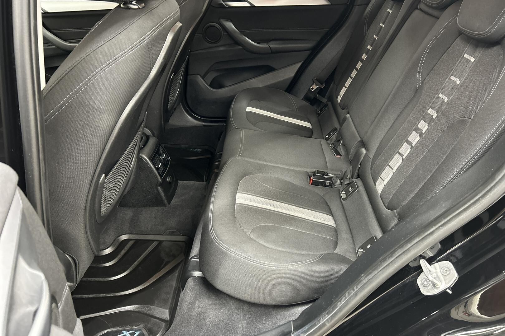 BMW X1 iso kuva 10