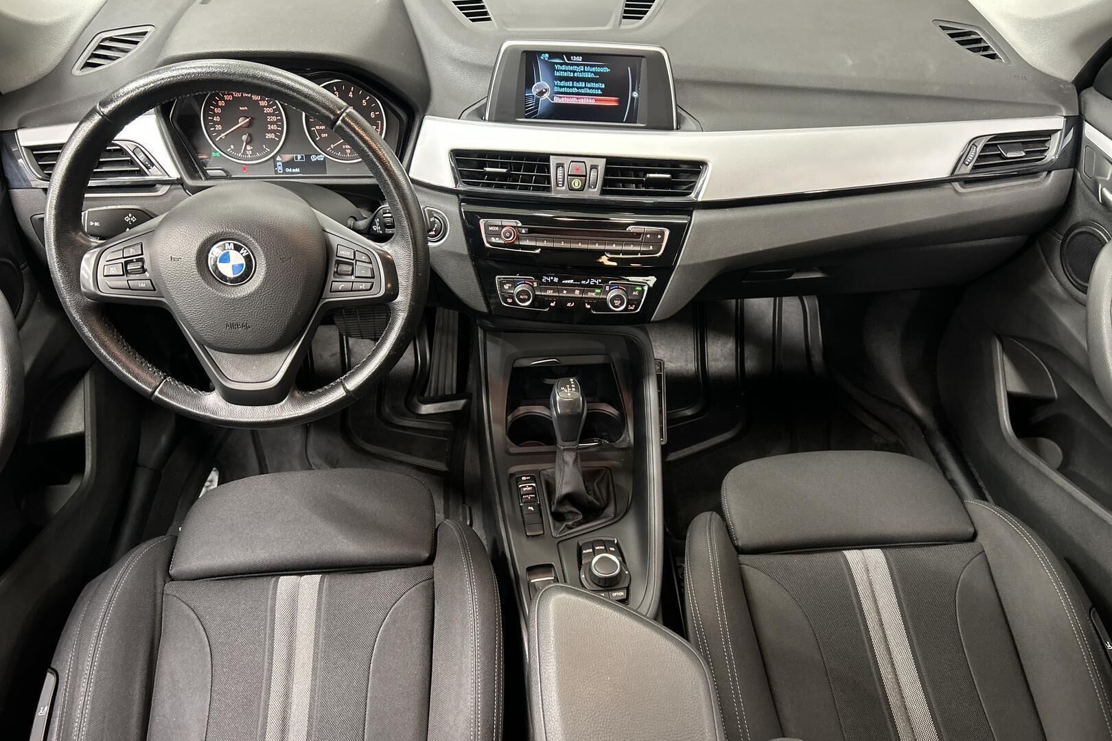 BMW X1 iso kuva 11