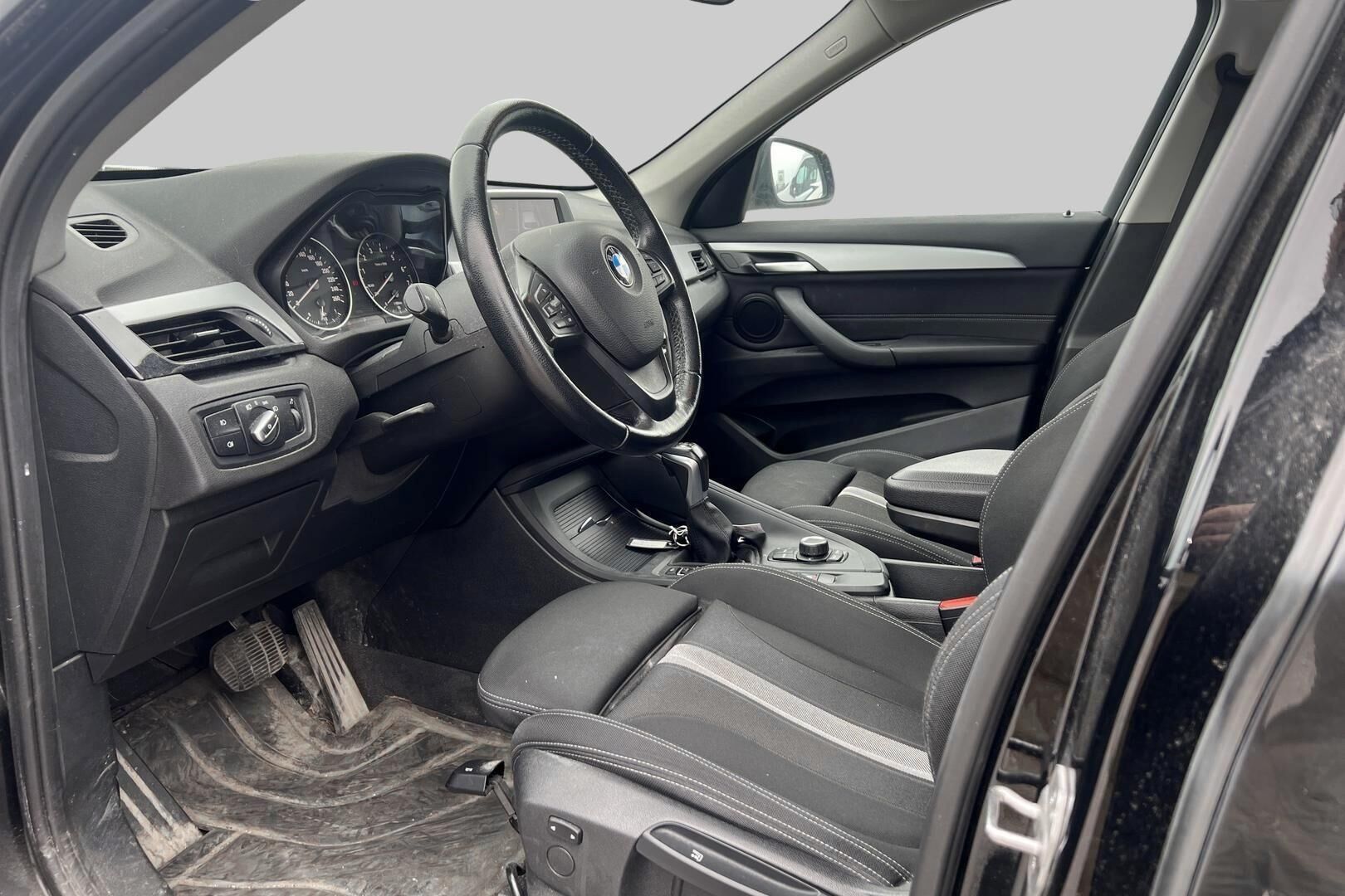 BMW X1 iso kuva 2