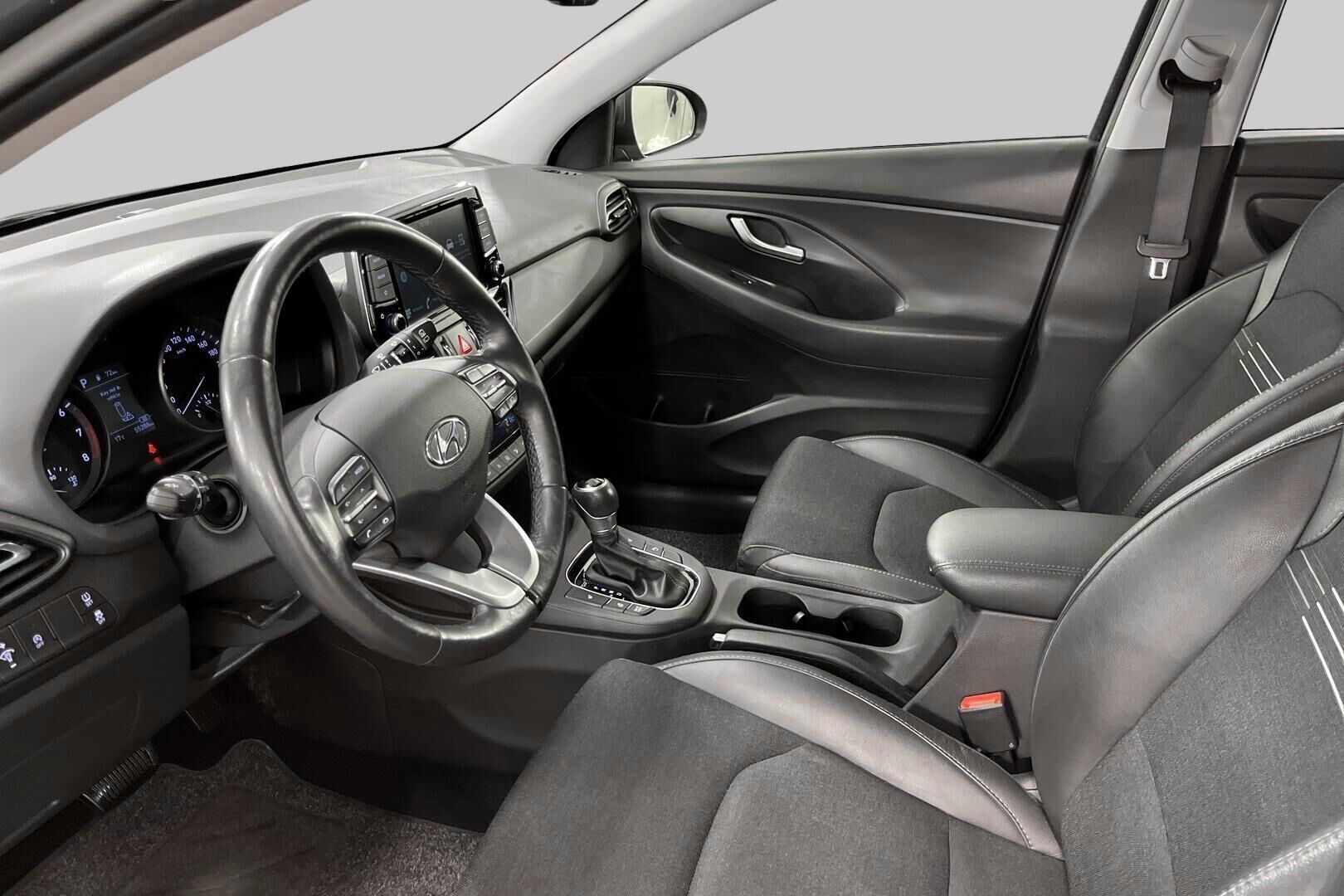 Hyundai i30 Wagon iso kuva 9