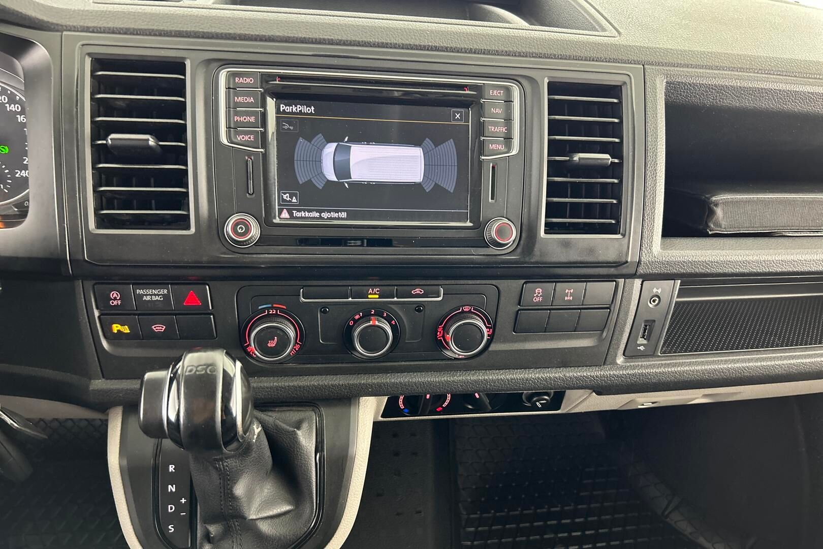 Volkswagen Transporter iso kuva 18