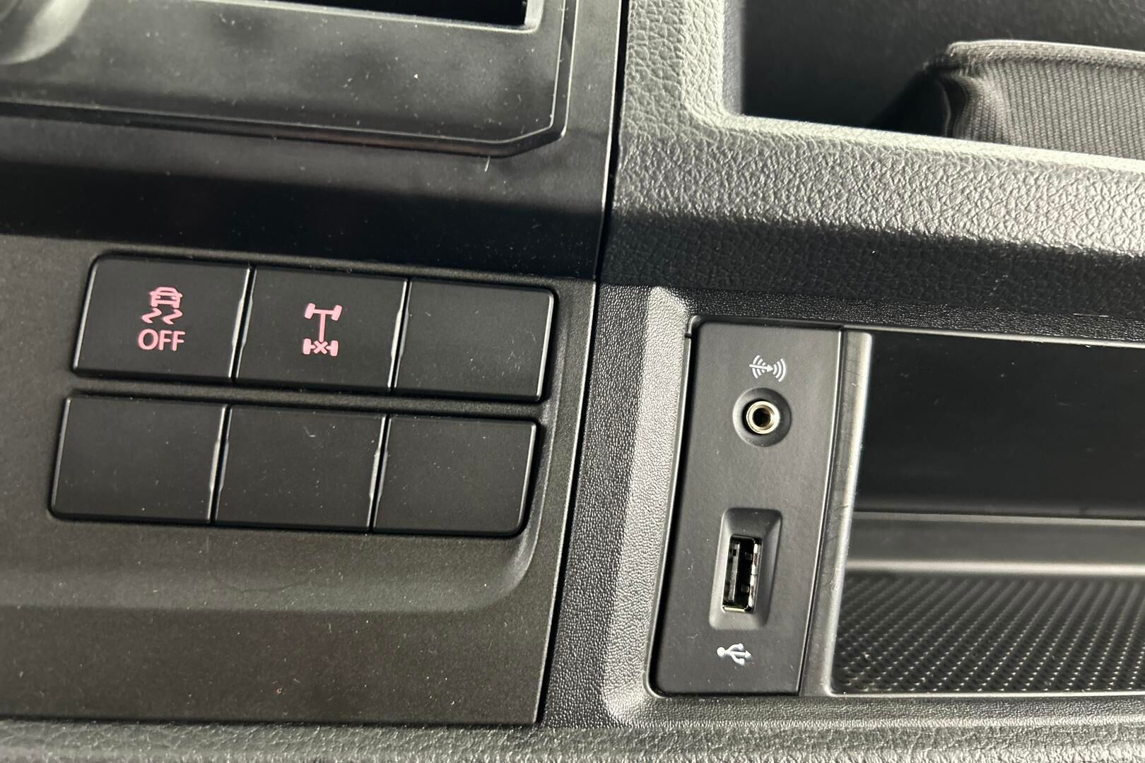 Volkswagen Transporter iso kuva 20
