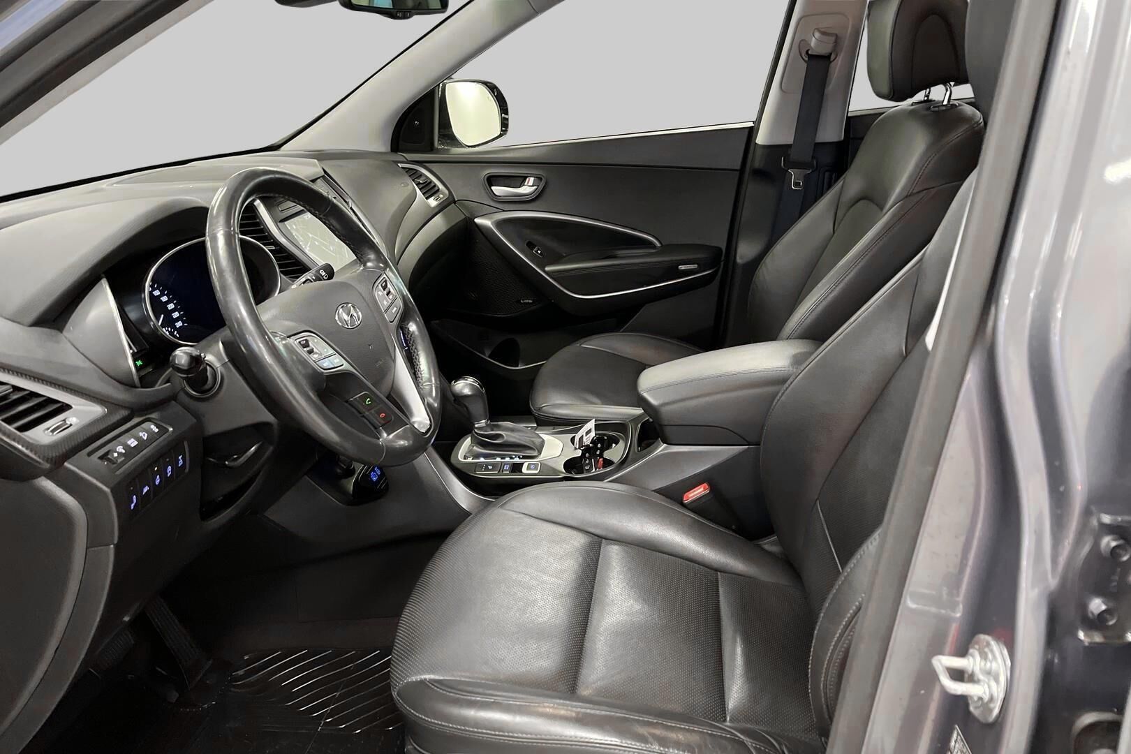 Hyundai Santa Fe iso kuva 10