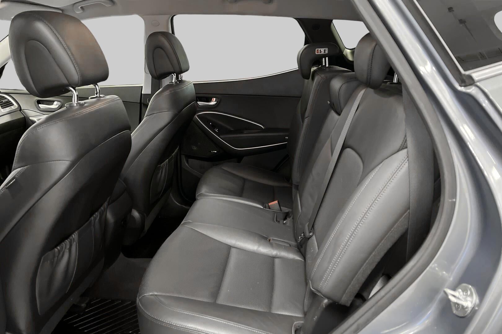 Hyundai Santa Fe iso kuva 11