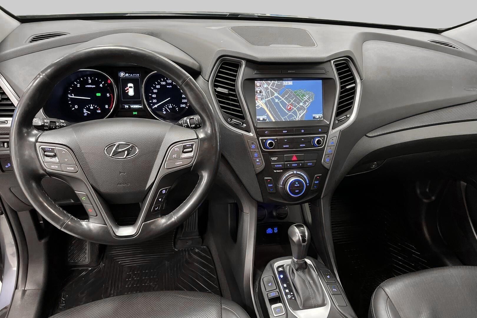 Hyundai Santa Fe iso kuva 12
